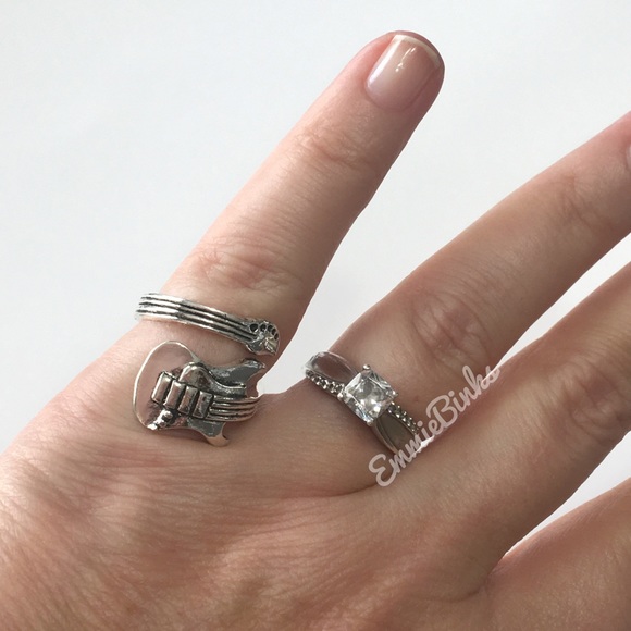 New Minimalist Guitar Bypass Ring - Aged Vintage Vibe - Wrap Guitar Ring Music - Picture 3 of 10